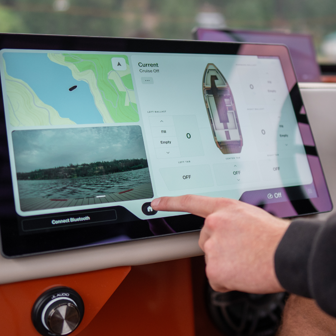 State-of-the-art navigation and entertainment on an intuitive 18.5_ touchscreen-2 State-of-the-art navigation and entertainment on an intuitive 18.5_ touchscreen-2