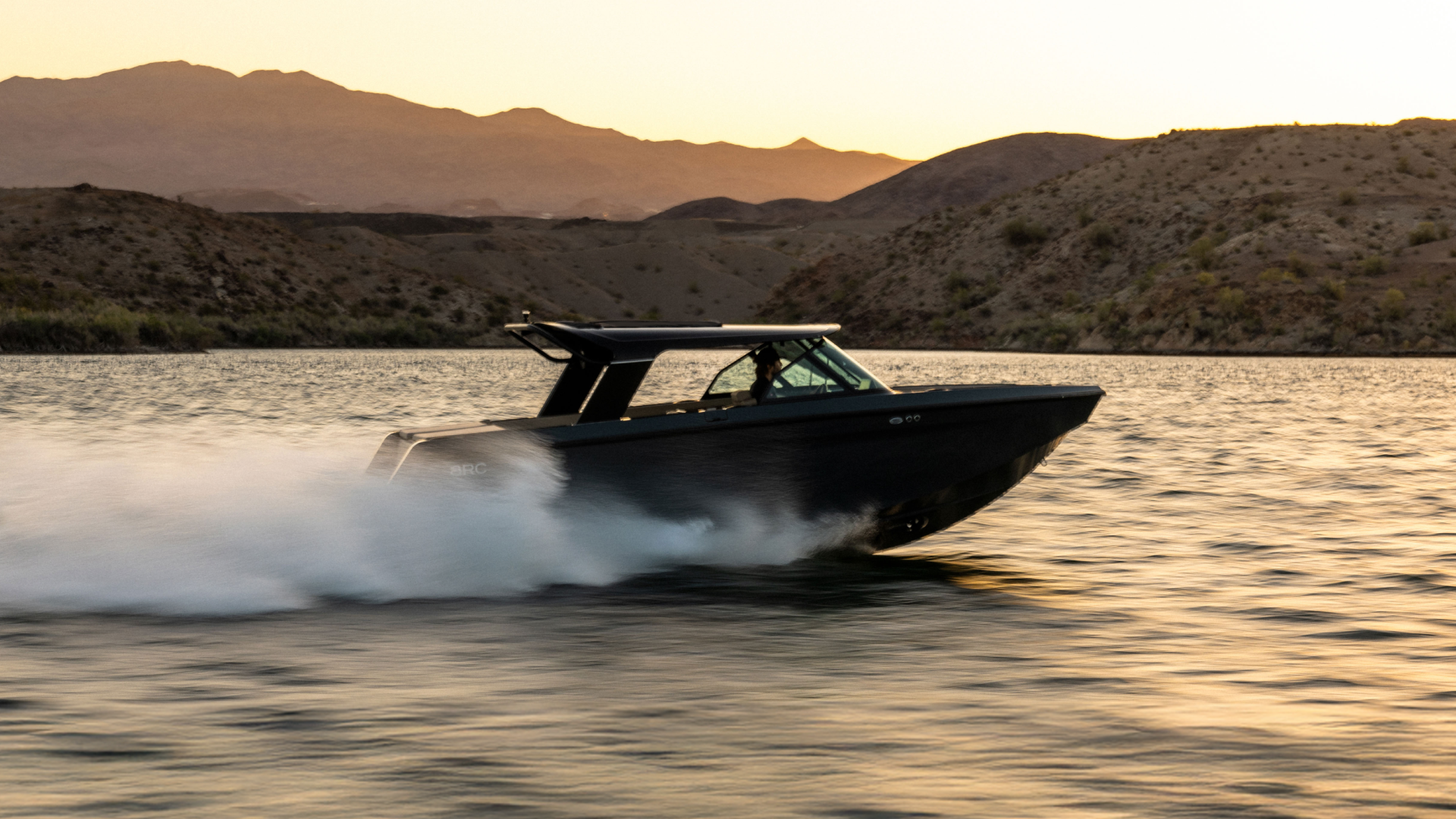 Auto-retract hardtop tower for adjustable tow points and wind protection